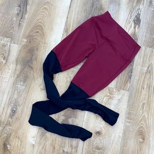 Alo Goddess Leggings - Maroon and Black Ribbed
